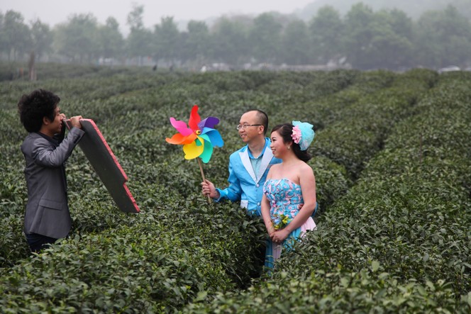 An unusual place to take wedding photos