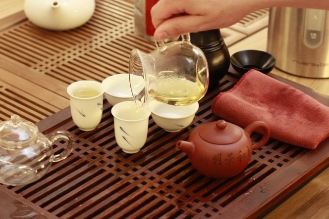 Swapping the kyusu for the tea boat Swapping the kyusu for the tea boat